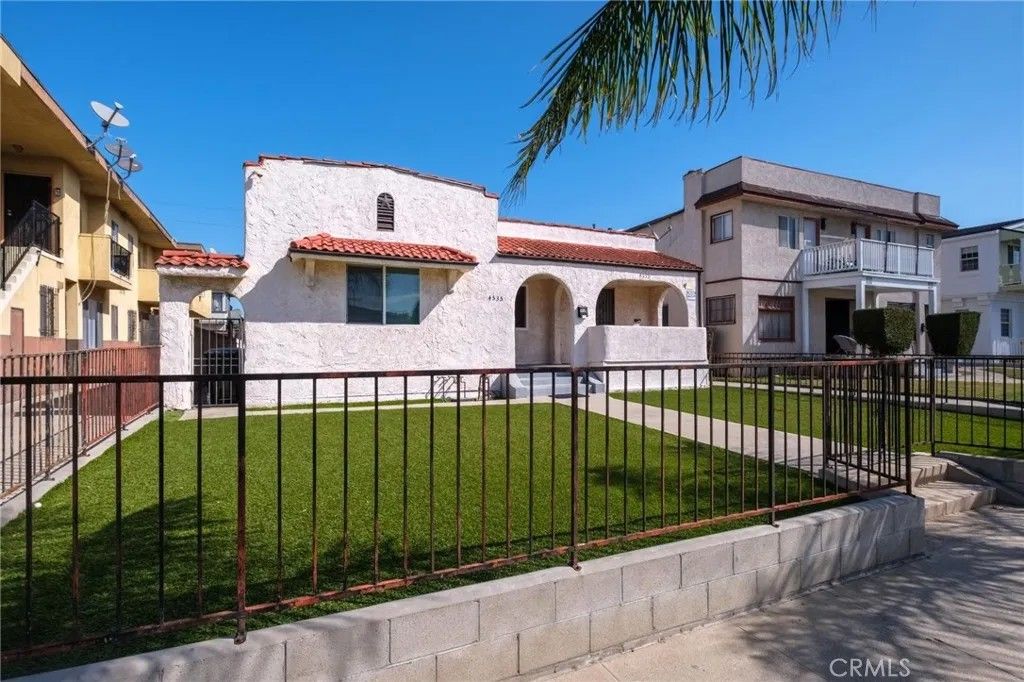 Photo of 4533 Saturn St, Los Angeles, CA 90019 (MLS # SB26047353)