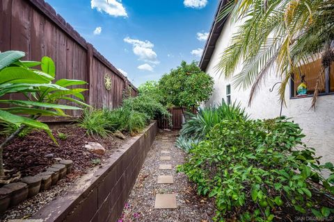 Tiny photo for 1952 Buckskin Gln, Escondido, CA 92027 (MLS # 250041893)
