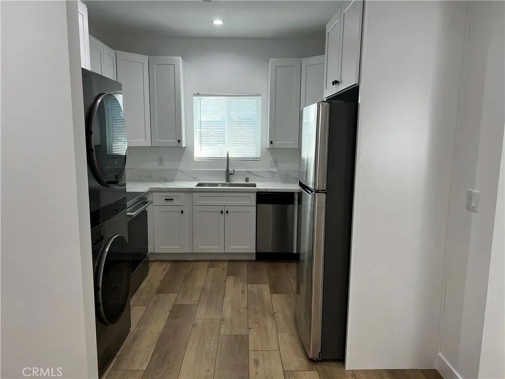 Photo of 5952 Balcom Avenue, Encino, CA 91316 (MLS # SR25236339)