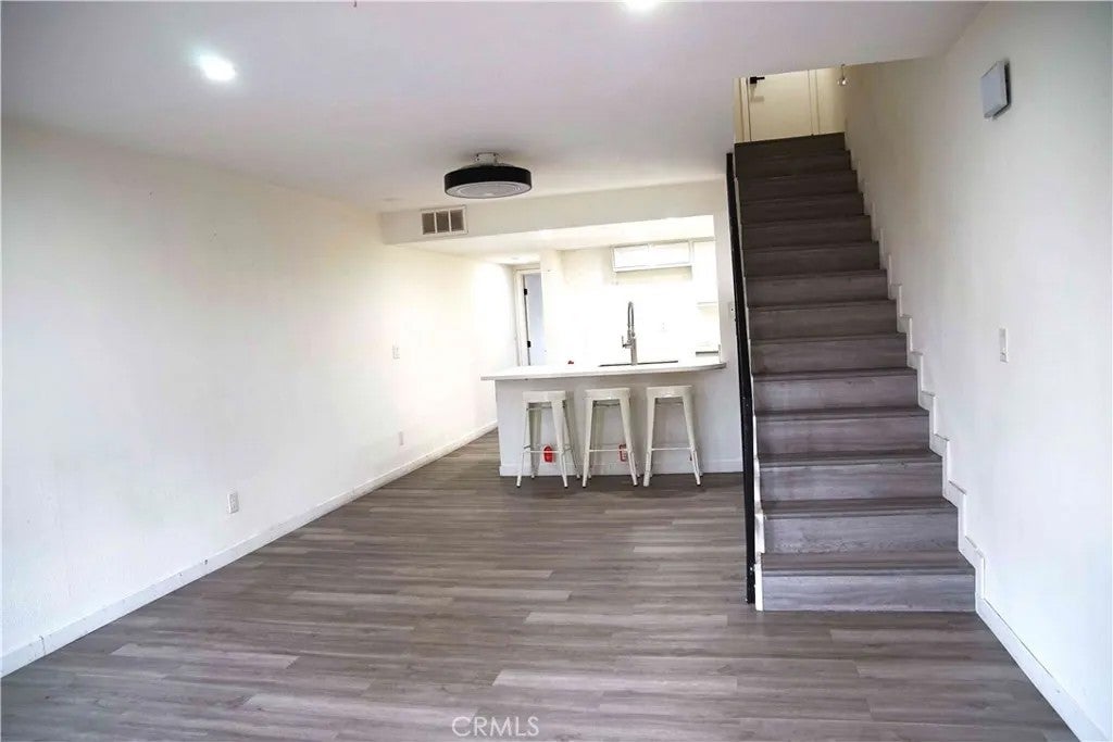 1021 W Bishop 212/I