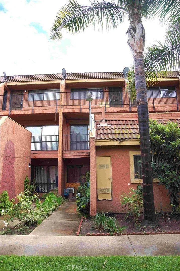 1021 W Bishop 212/I