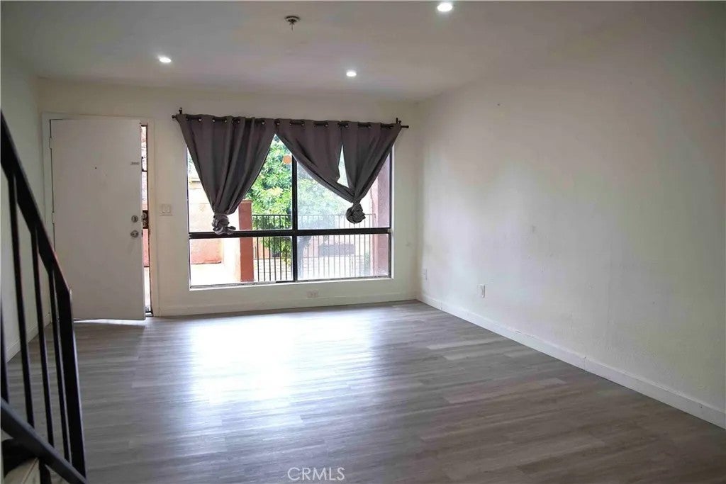 1021 W Bishop 212/I