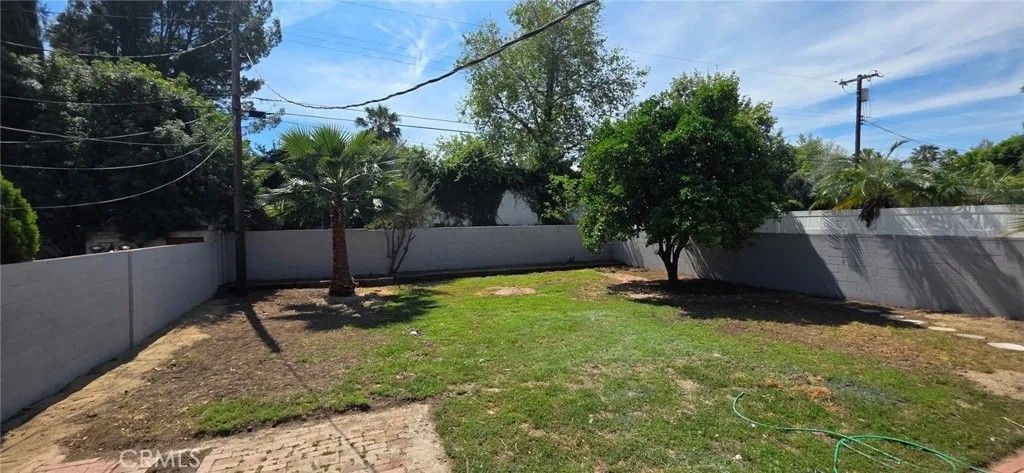 Photo of 17606 Bessemer St, Encino, CA 91316 (MLS # SR26068665)