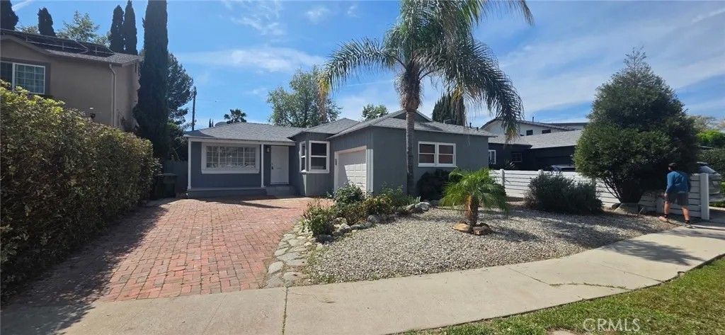 Photo of 17606 Bessemer St, Encino, CA 91316 (MLS # SR26068665)