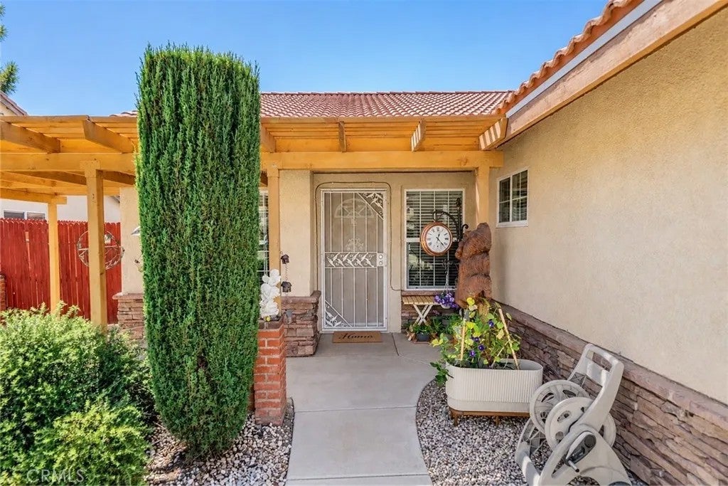 15999 Holly Brook