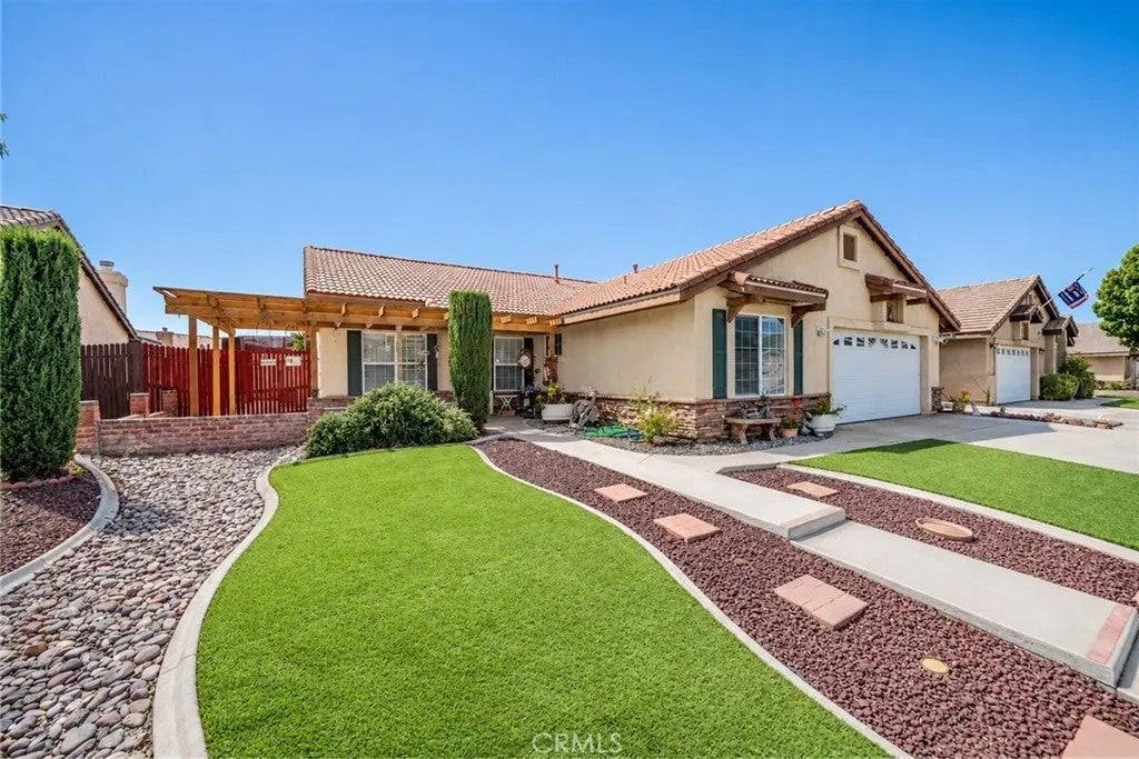 15999 Holly Brook