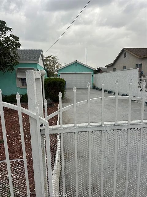 Tiny photo for 14828 Rosemary Drive, Fontana, CA 92335 (MLS # DW25266069)