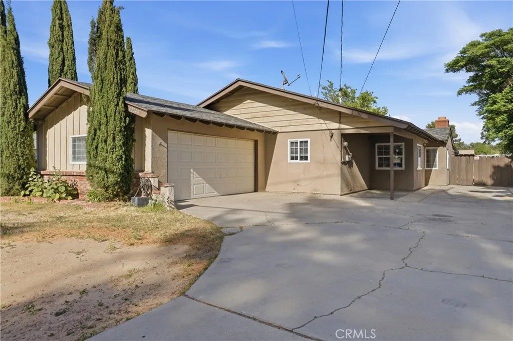 Photo of 42244 55th St, Lancaster, CA 93536 (MLS # SR26090394)