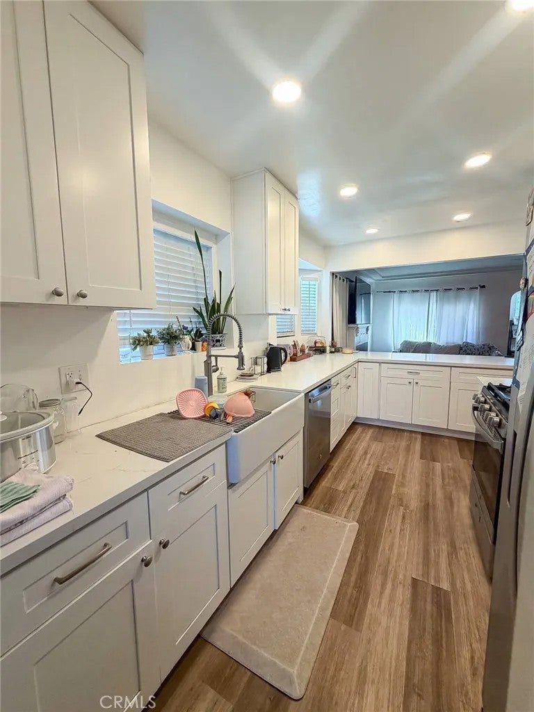 4027 Santa Ana