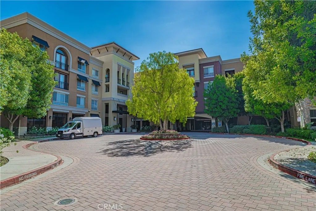 Photo of 24595 Town Center Drive #3302, Valencia, CA 91355 (MLS # SR26096099)