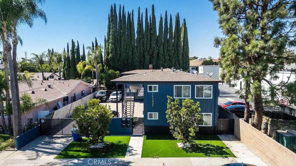 Photo of 11221 Pangborn Avenue, Downey, CA 90241 (MLS # DW25276595)