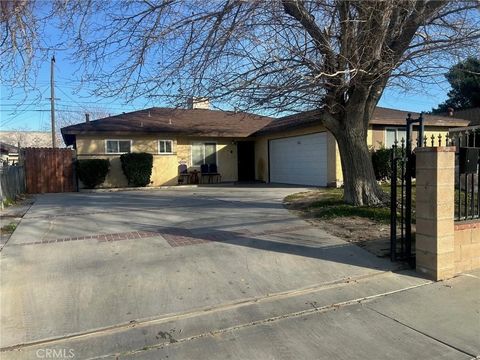 Photo of 45528 3rd Street, Lancaster, CA 93535 (MLS # CV26038732)