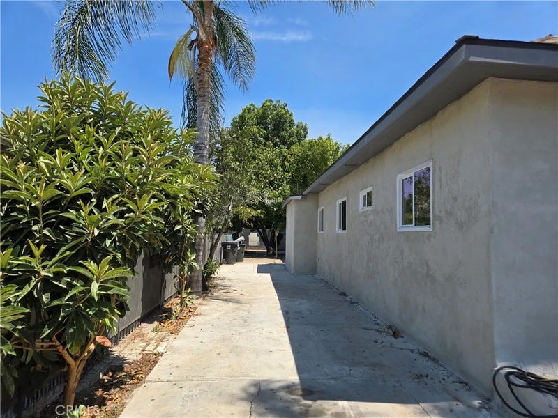 1328 Vine
