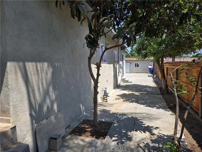 1328 Vine