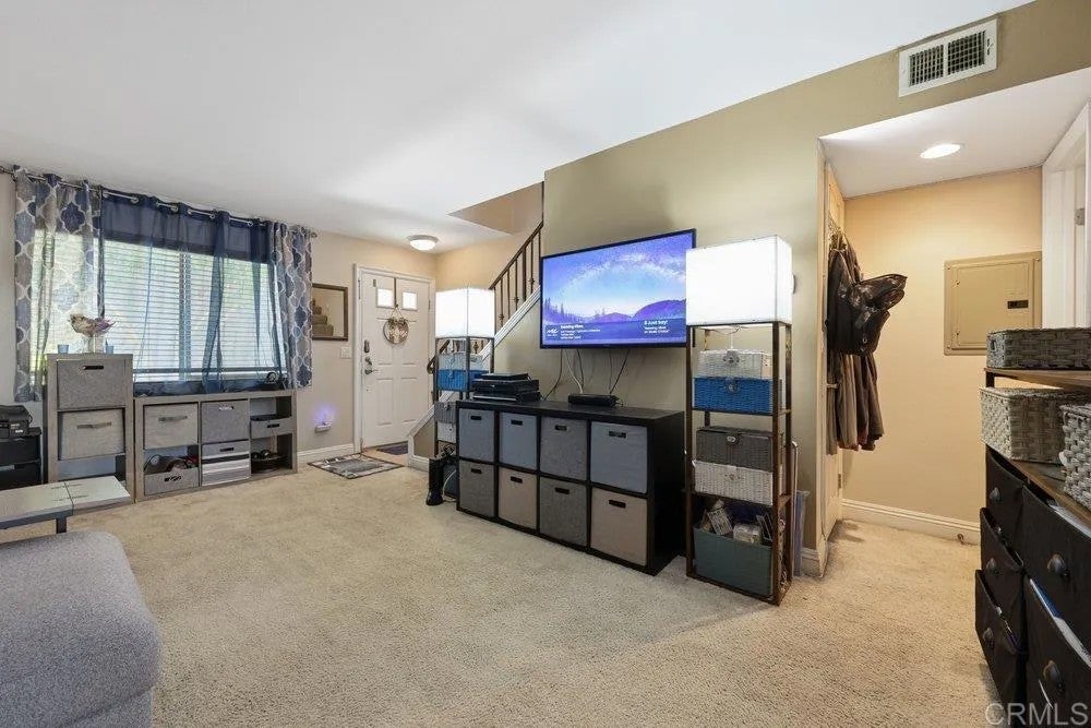 1045 Peach Ave 25