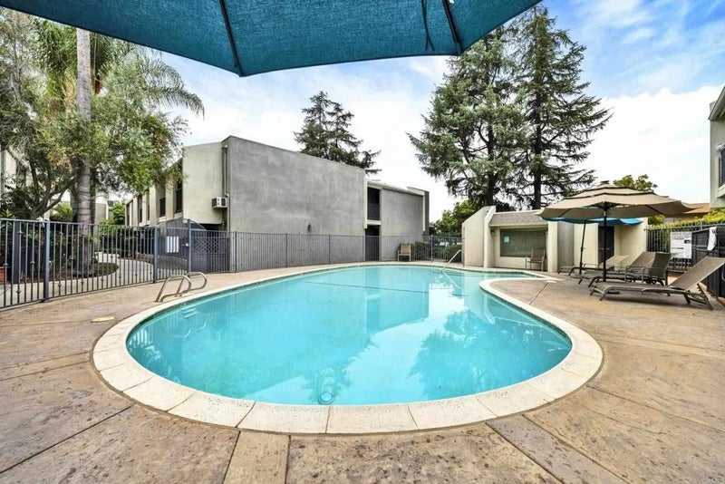 1045 Peach Ave 25