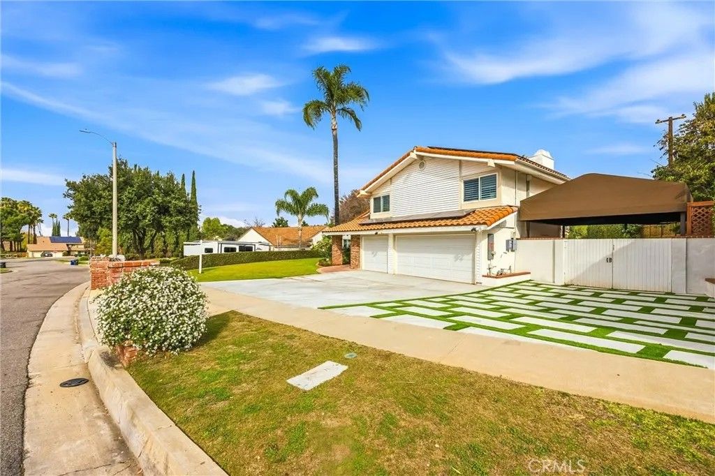 Photo of 215 San Rafael Street, Redlands, CA 92373 (MLS # IV26011650)