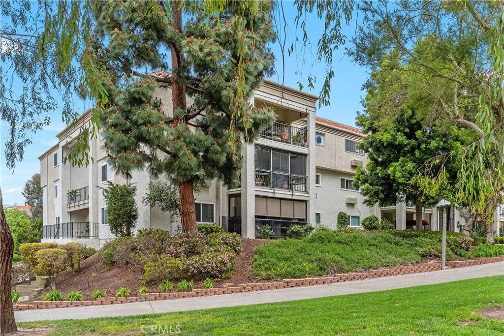 Photo of 5515 Paseo Del Lago #1D, Laguna Woods, CA 92637 (MLS # OC26083134)