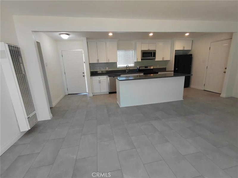 1211 E Avenue R3