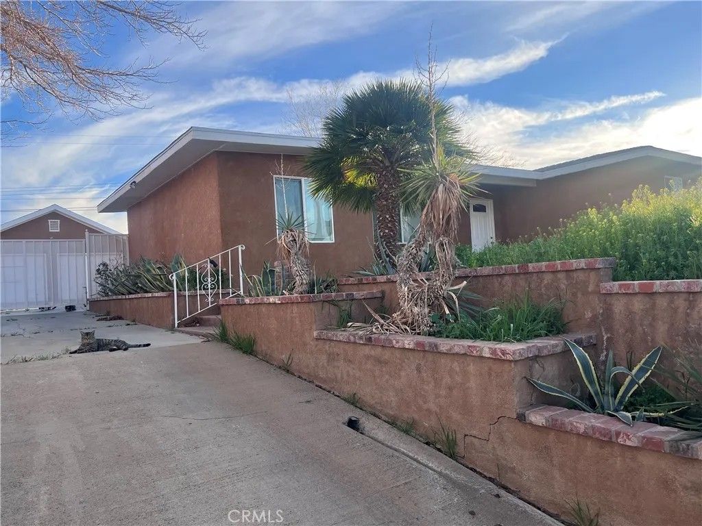 Photo of 1626 Avenue Q13, Palmdale, CA 93550 (MLS # DW26044479)