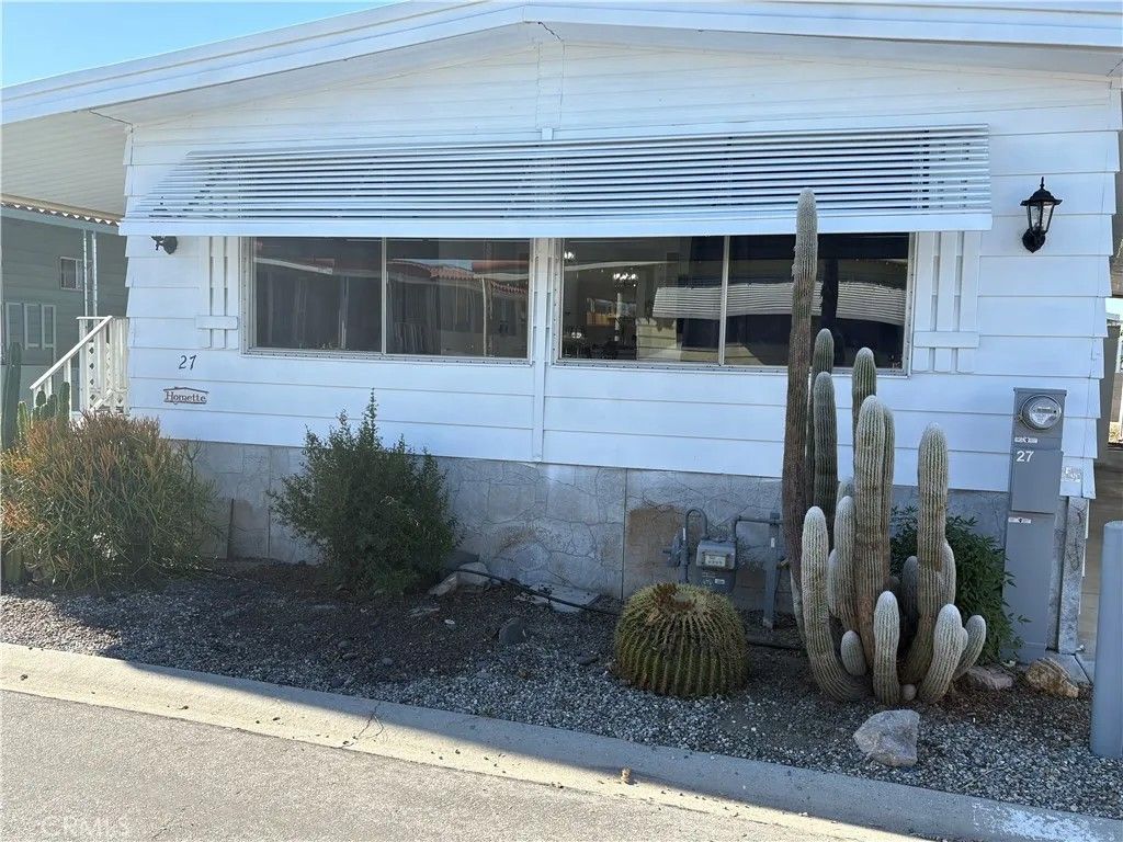 Photo of 1895 W Devonshire Ave #27, Hemet, CA 92545 (MLS # SW25276448)