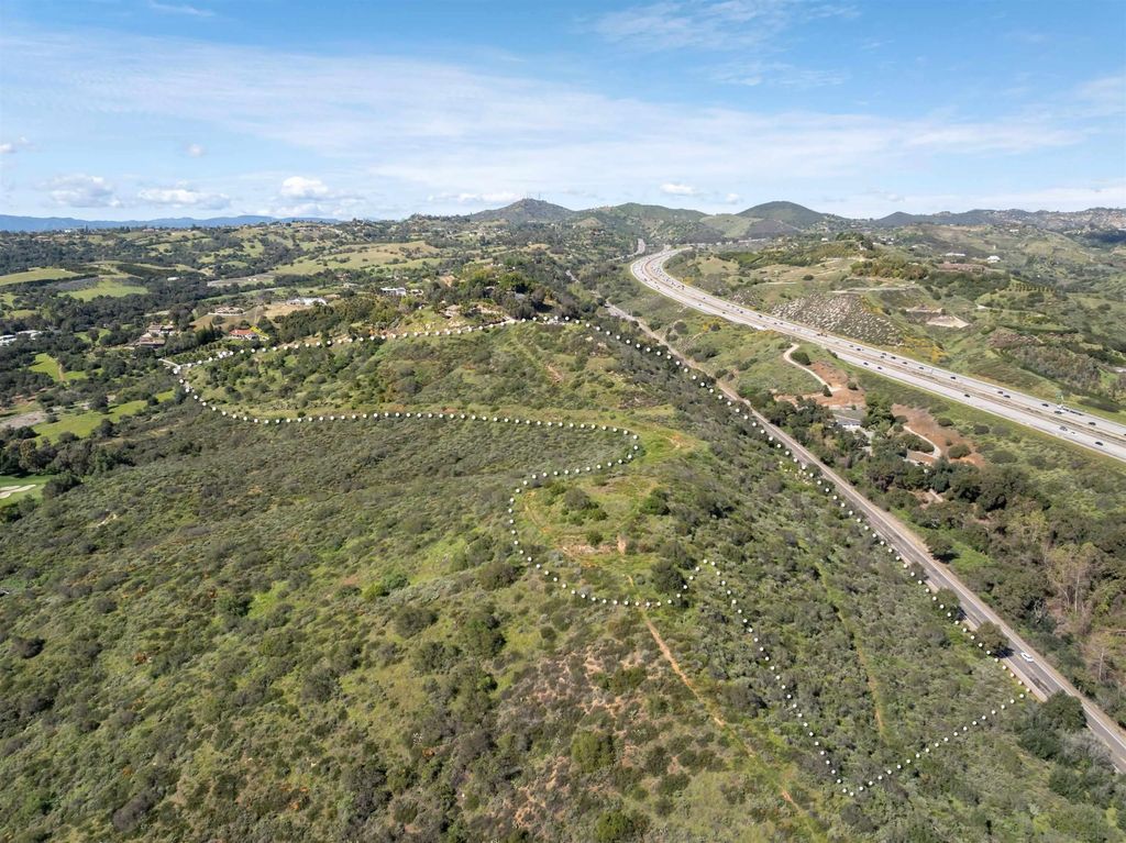 Photo of Vista Valle Camino, Fallbrook, CA 92028 (MLS # 260004274)