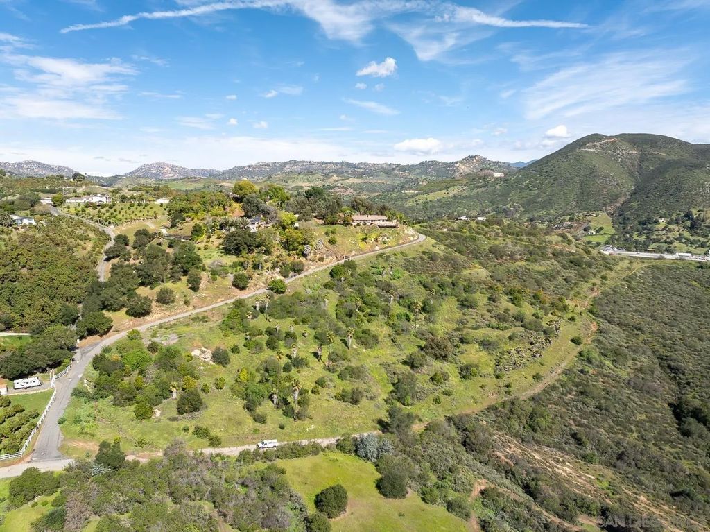 Photo of Vista Valle Camino, Fallbrook, CA 92028 (MLS # 260004274)