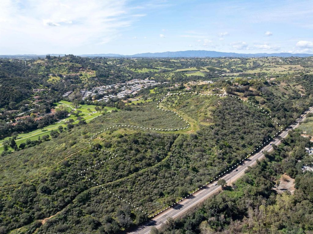 Photo of Vista Valle Camino, Fallbrook, CA 92028 (MLS # 260004274)