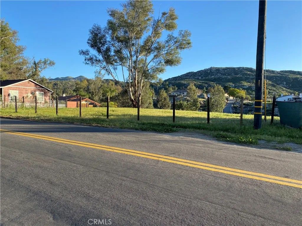 Photo of 0 Crest, Hemet, CA 92544 (MLS # SW26051351)