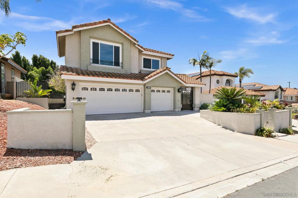 Photo of 1068 Pacific Hill St, Chula Vista, CA 91911 (MLS # 260017957)