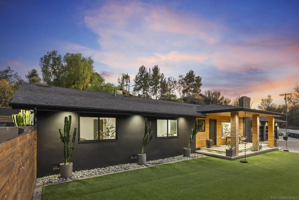 Photo of 1903 Dehesa RD, El Cajon, CA 92019 (MLS # 260024598)
