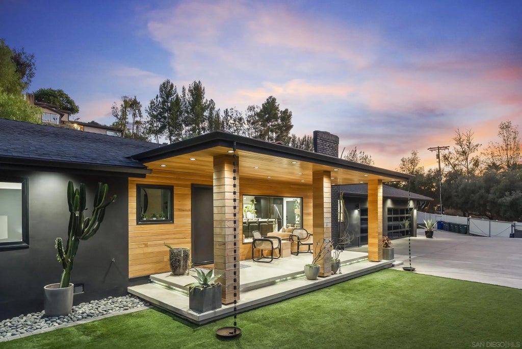 Photo of 1903 Dehesa RD, El Cajon, CA 92019 (MLS # 260024598)