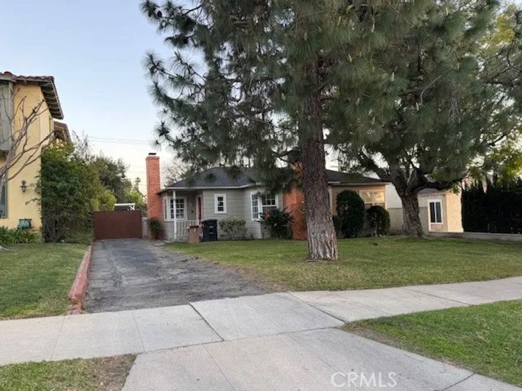 Photo of 1406 Irving Avenue, Glendale, CA 91201 (MLS # GD26023428)