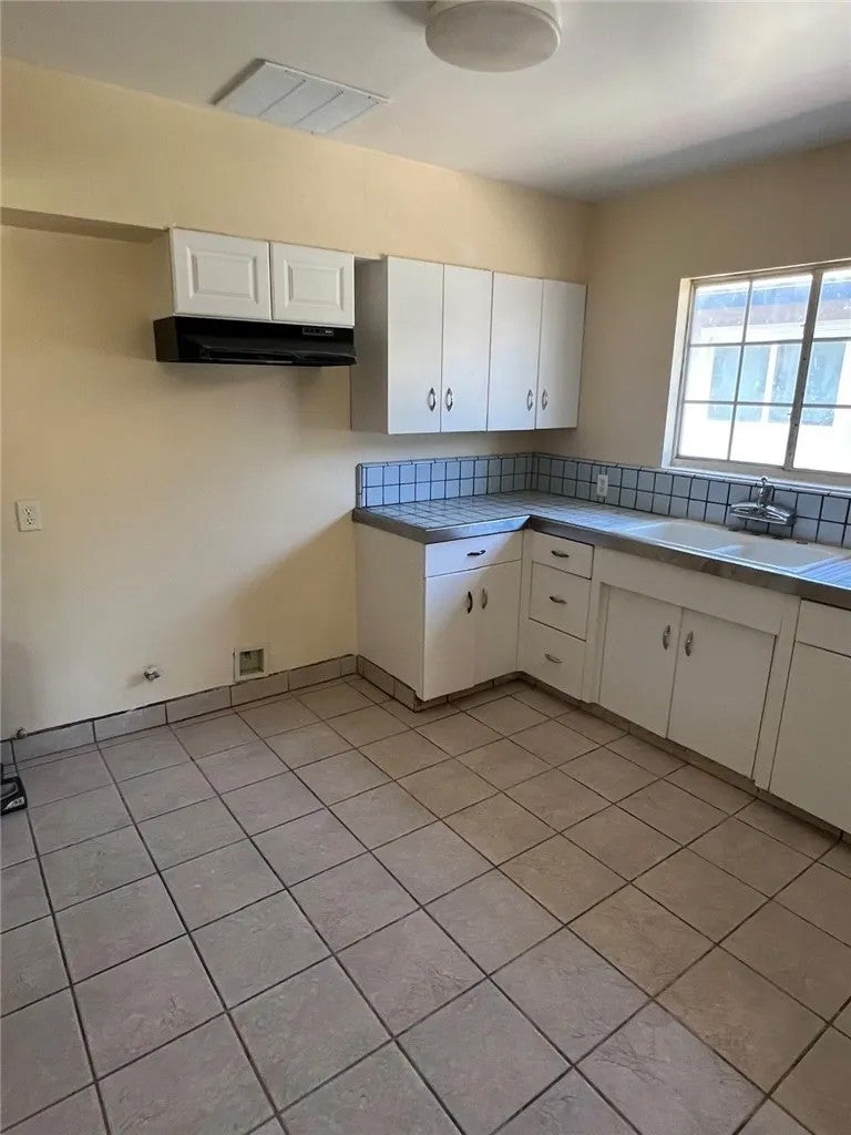 3216 Laurel