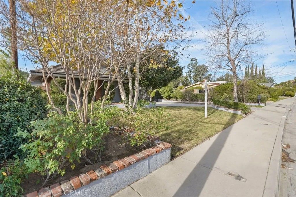 Photo of 12281 Woodley Avenue, Granada Hills, CA 91344 (MLS # SR26059297)