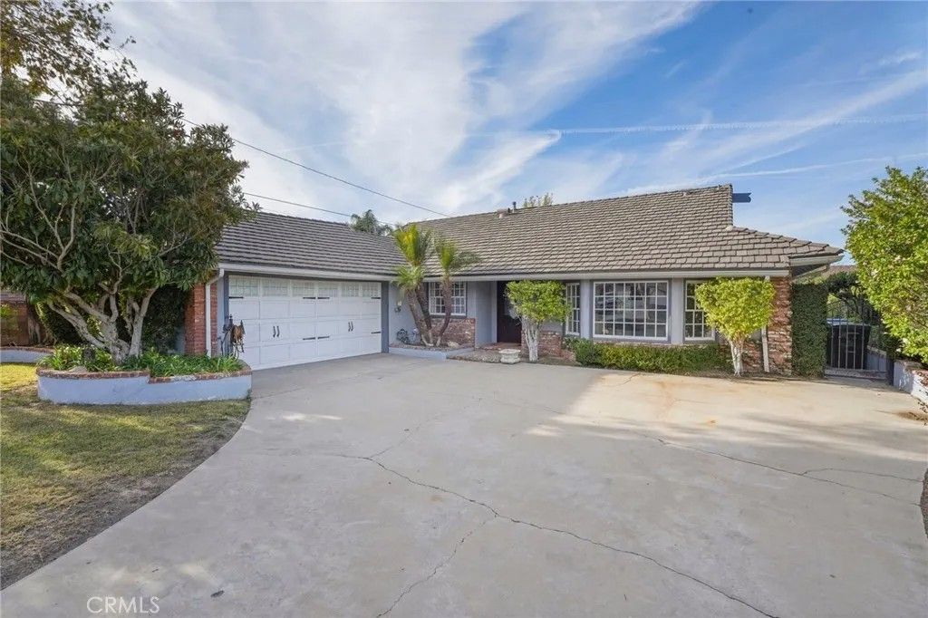 Photo of 12281 Woodley Avenue, Granada Hills, CA 91344 (MLS # SR26059297)