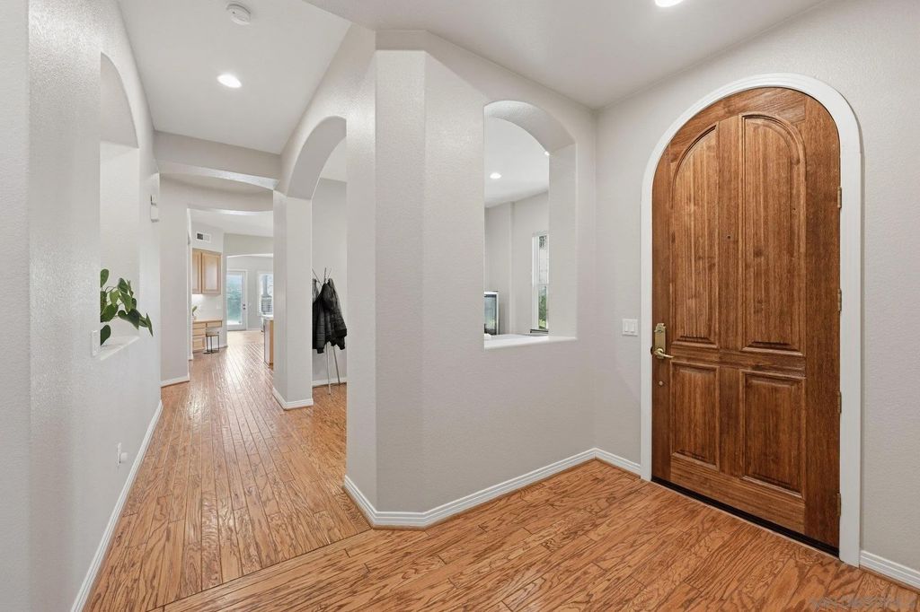 Photo of 6154 Paseo Palero, Carlsbad, CA 92009 (MLS # 260012806)