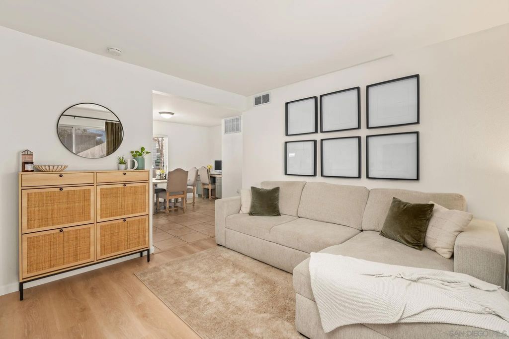 Photo of 2528 White Oak Pl #3, Escondido, CA 92027 (MLS # 260001534)