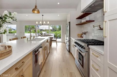 Photo of 503 Vista Grande, Newport Beach, CA 92660 (MLS # NP25247595) Photo of 503 Vista Grande, Newport Beach, CA 92660 (MLS # NP25247595)