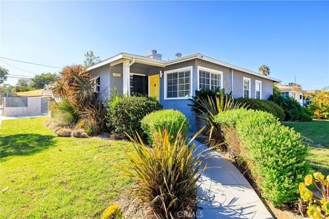 Tiny photo for 2905 Magnolia Avenue, Long Beach, CA 90806 (MLS # SB25201315)