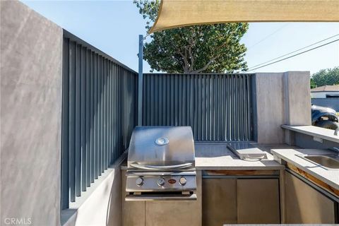 Tiny photo for 2905 Magnolia Avenue, Long Beach, CA 90806 (MLS # SB25201315)