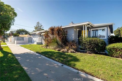 Tiny photo for 2905 Magnolia Avenue, Long Beach, CA 90806 (MLS # SB25201315)