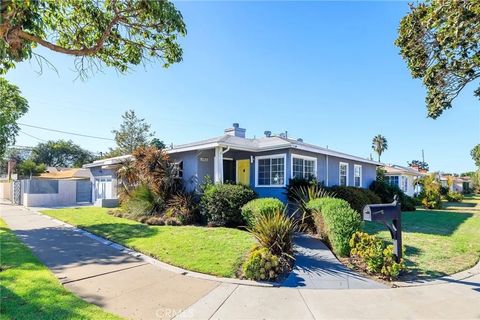 Tiny photo for 2905 Magnolia Avenue, Long Beach, CA 90806 (MLS # SB25201315)