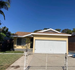1727 Van Tress Los Angeles CA 90744
