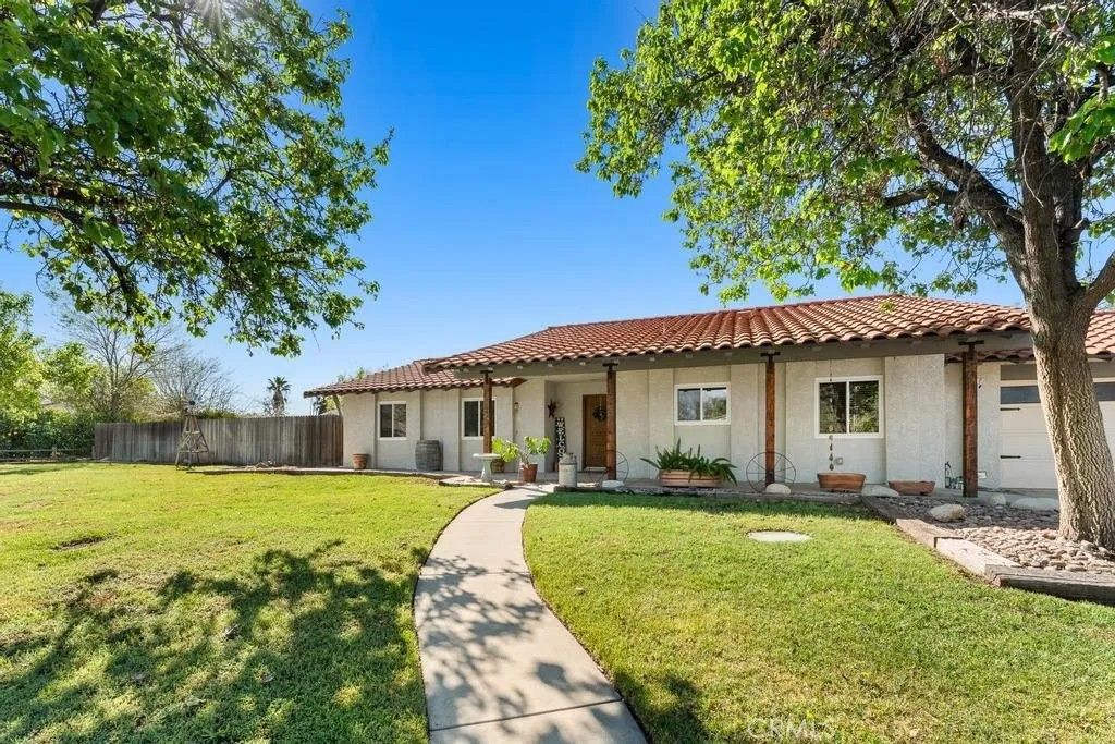 Photo of 1581 Hackney Street, Hemet, CA 92543 (MLS # SW26055521)