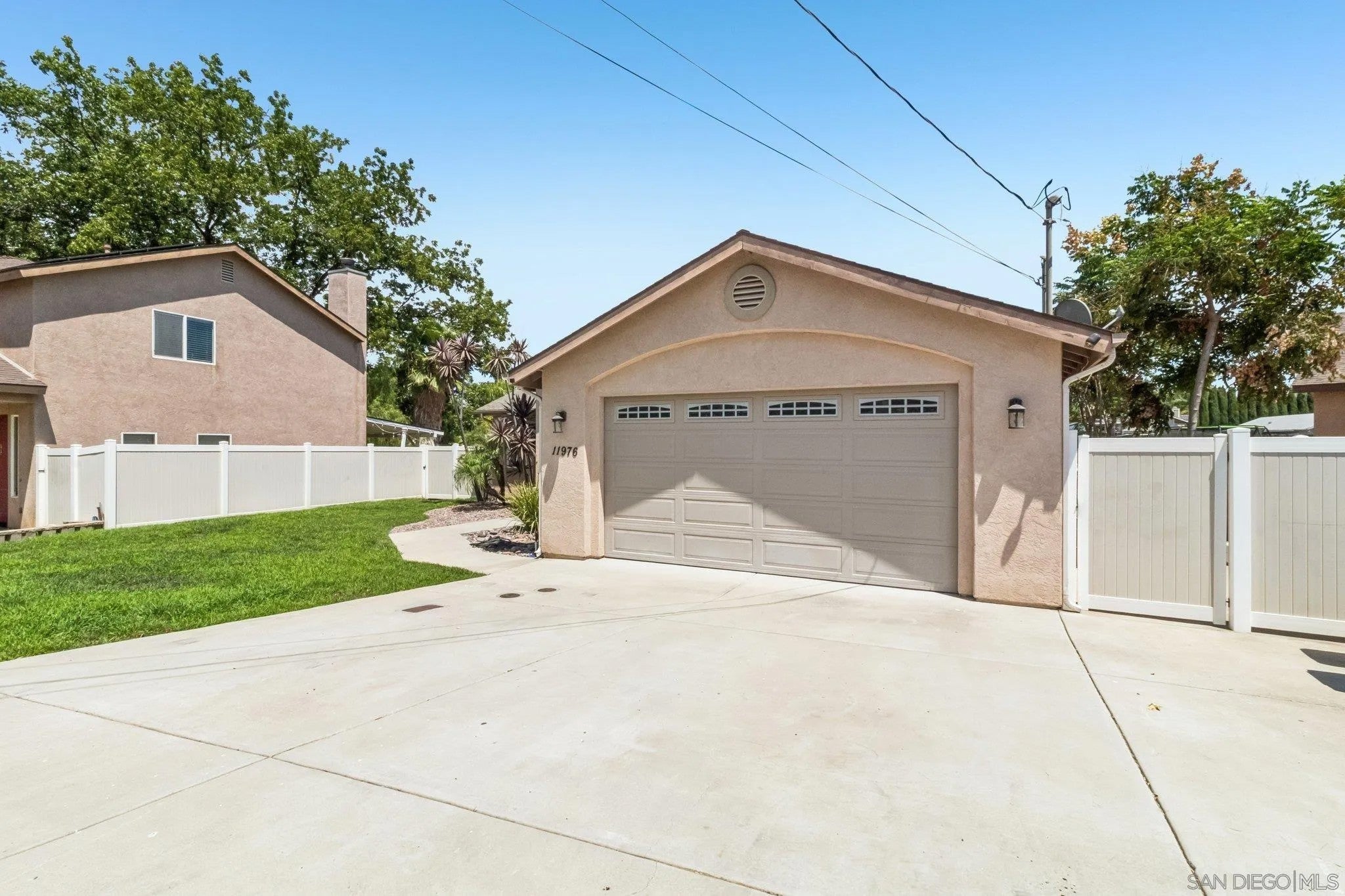 11976 Foothills River Ln
