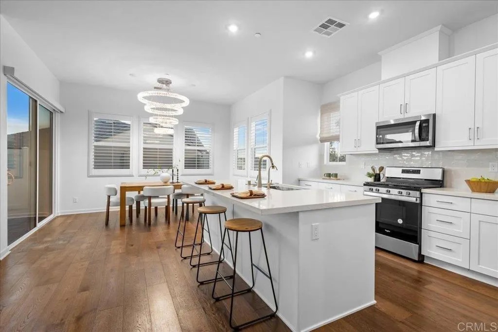 1709 Avenida Tealing