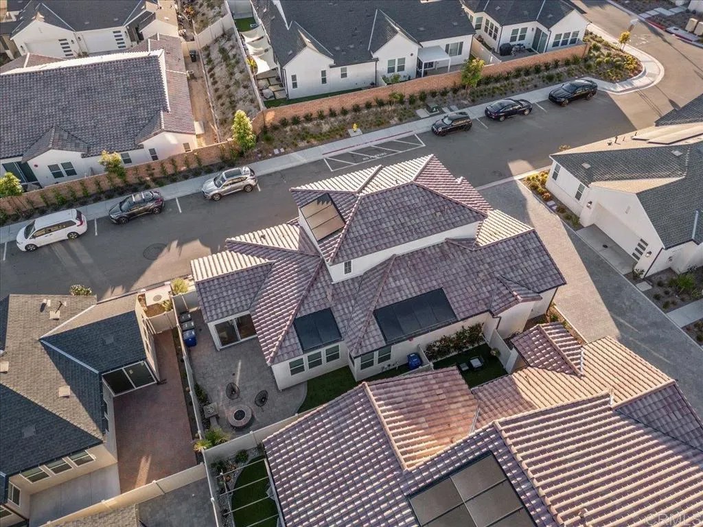 1709 Avenida Tealing