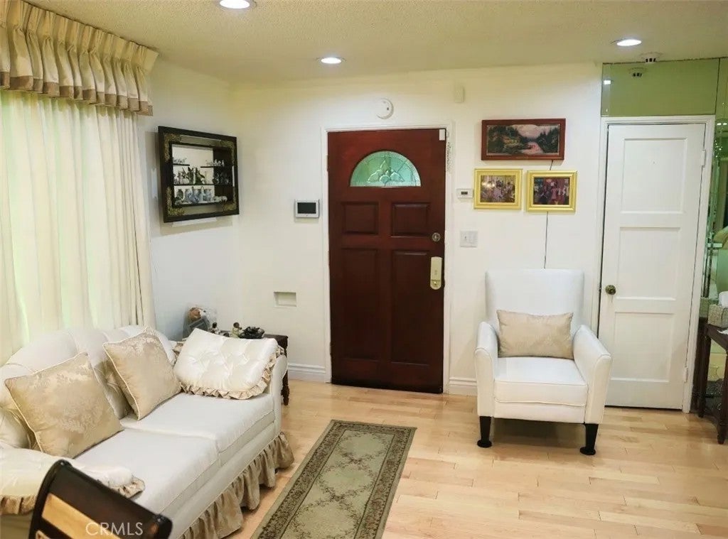 1709 W 111th