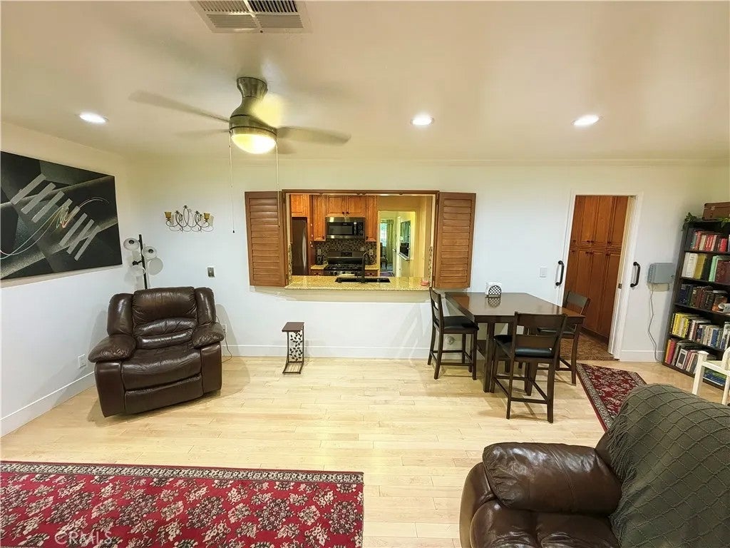 1709 W 111th